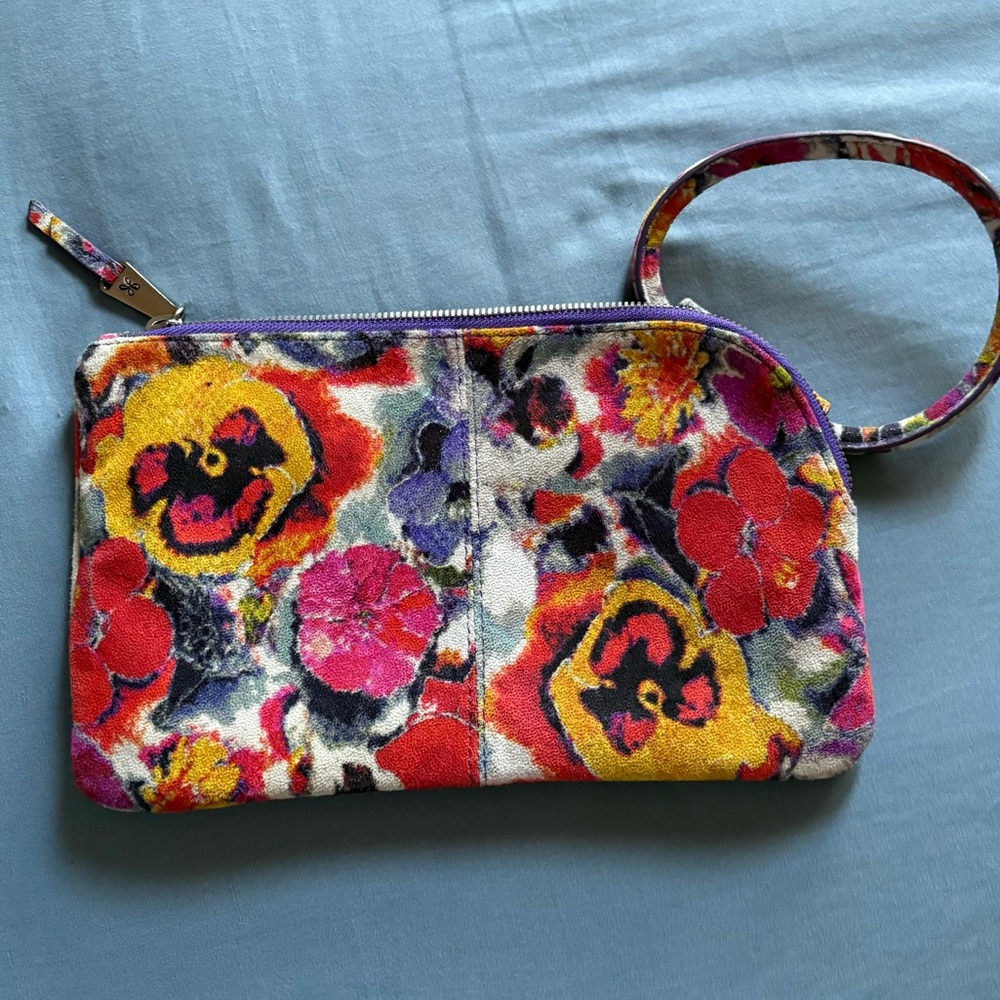 HOBO Sable Wristlet in Poppy Floral - Picture 6 of 7